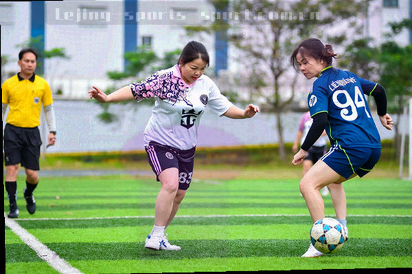 阶梯状上升的蓝色线条，各阶段用圆点标记，渲染技术演进感